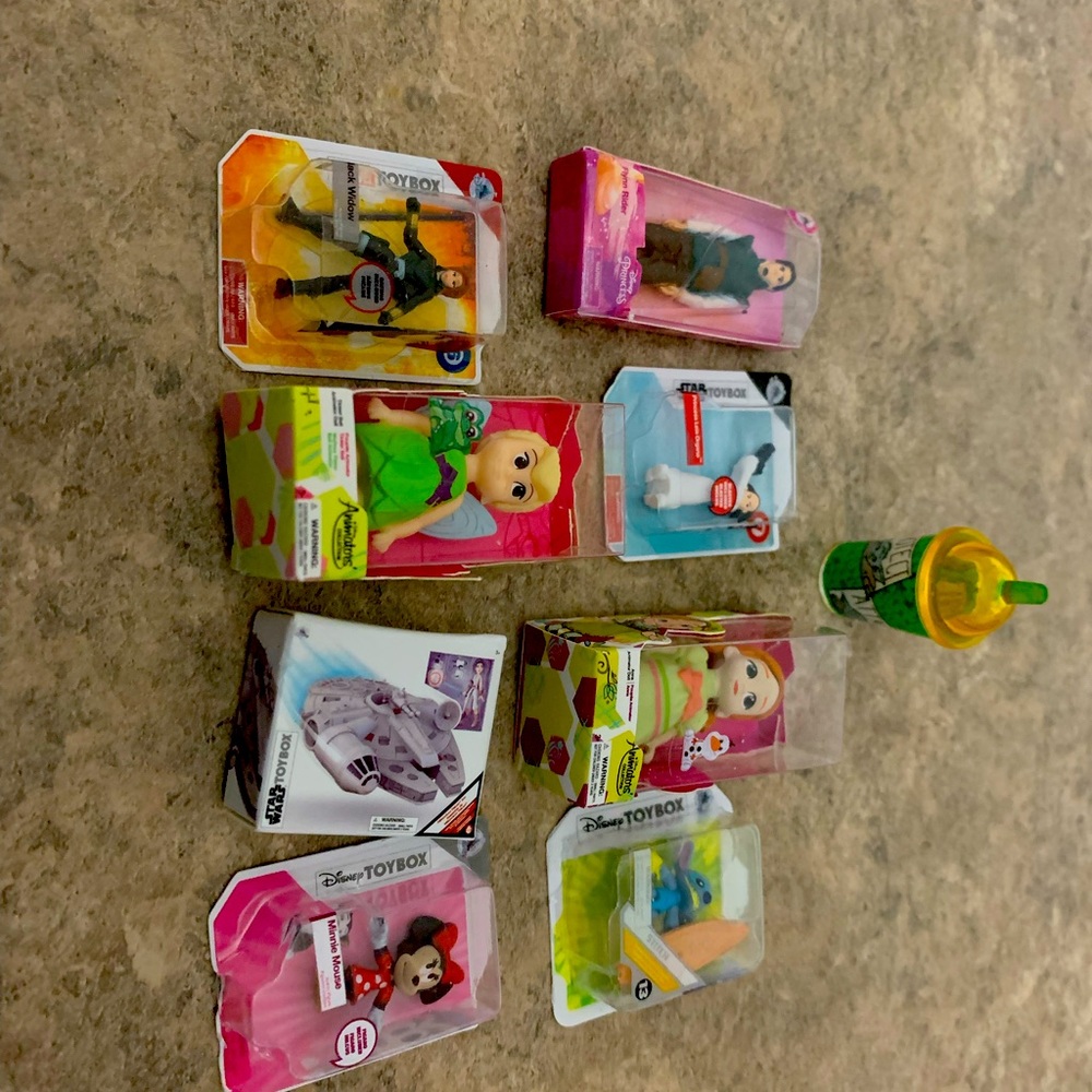Disney - mini toys - surprise - mystery - 9 - shelves